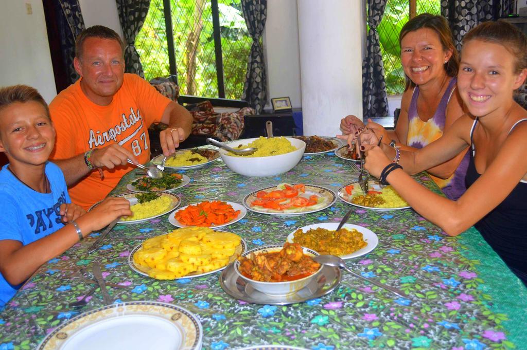 Haniffas Holiday Inn Kandy Zewnętrze zdjęcie
