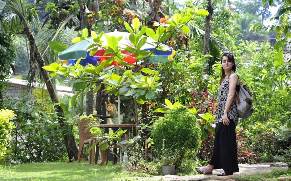 Haniffas Holiday Inn Kandy Zewnętrze zdjęcie